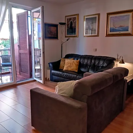 New!!! In Mari Center *