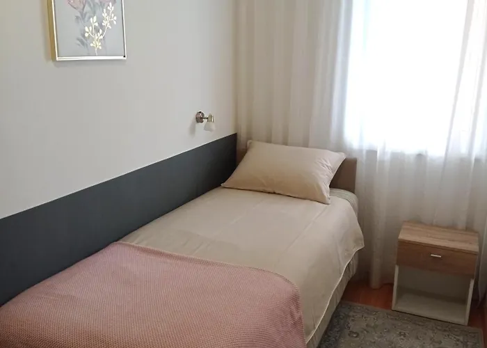 New!!! In Mari Center *